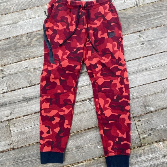 Nike Tech Fleece Sportswear Red Camouflage Sweatpants Red Small - Picture 2 of 6